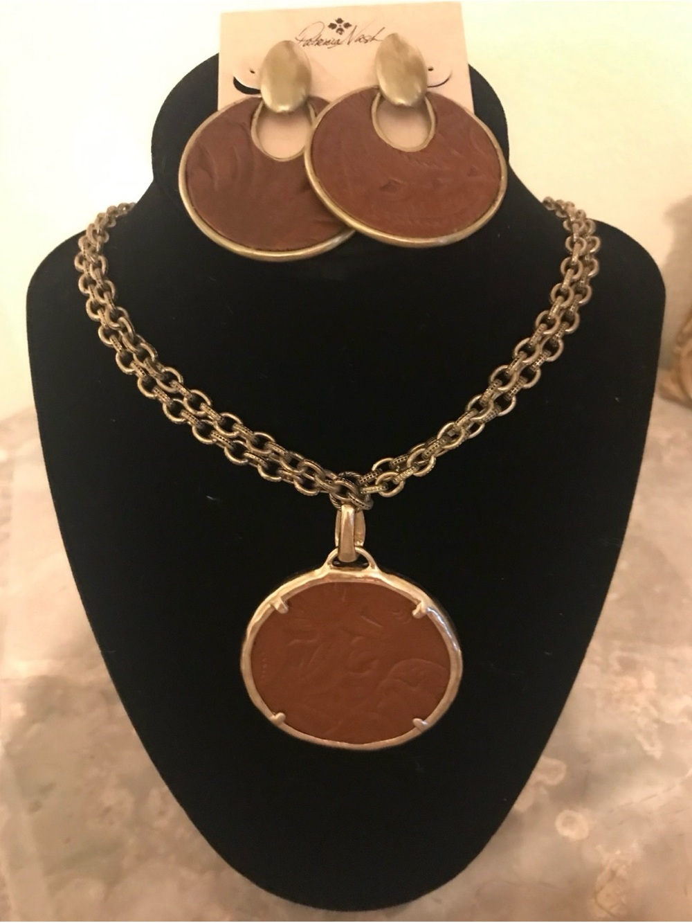 Leather-Textured Brown Pendant Necklace & Earring Set - Unbranded